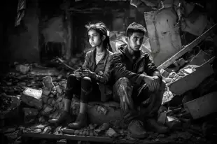 botter17_black_and_white_photo_of_2_victims_of_war_sitting_on_t_e780d3d2-362b-4ccb-8f2a-ed891287aef3.png